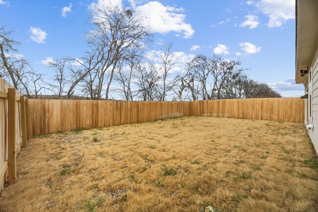 Building Photo - 591 Sormonne Lp