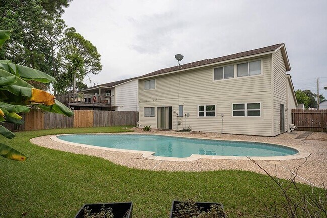 Building Photo - 10522 Clear Cove Ln