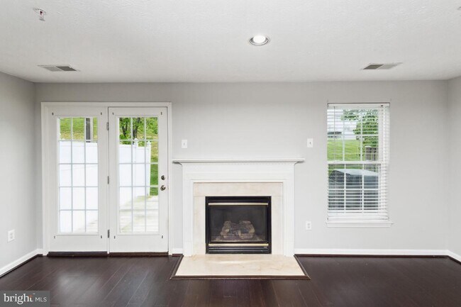 Building Photo - 1442 Pangbourne Way