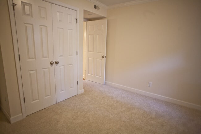 Building Photo - All-Inclusive Living Steps from East Franklin St – Relax at The Retreat! Flexible Move in!