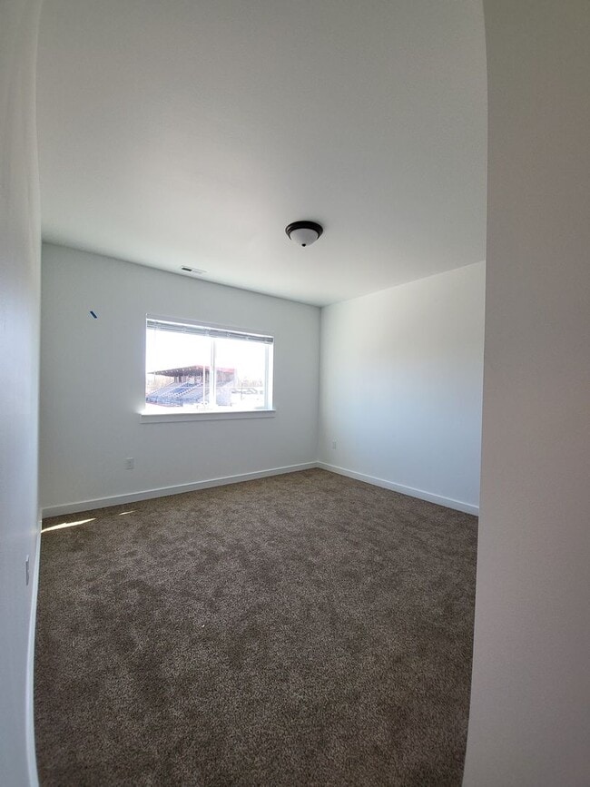 Building Photo - 683 Bryden Ave