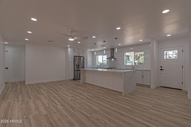 Building Photo - 3035 E Heatherbrae Dr