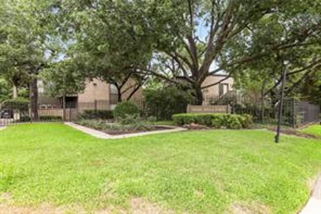 Building Photo - High Hollows