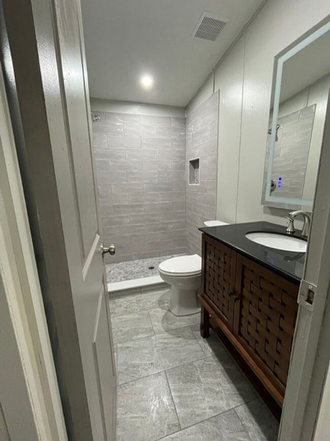 Building Photo - Newly renovated 3/2 Manufactured Home in O...