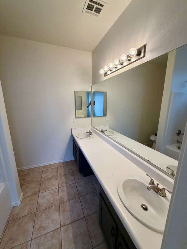 Building Photo - 2540 W Hawks Eye Ave