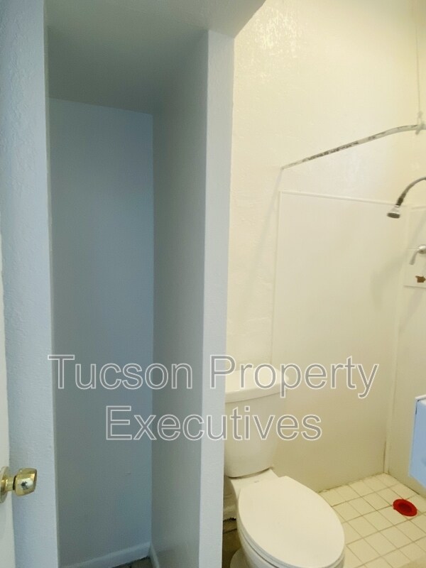 Building Photo - 19 W Veterans Blvd