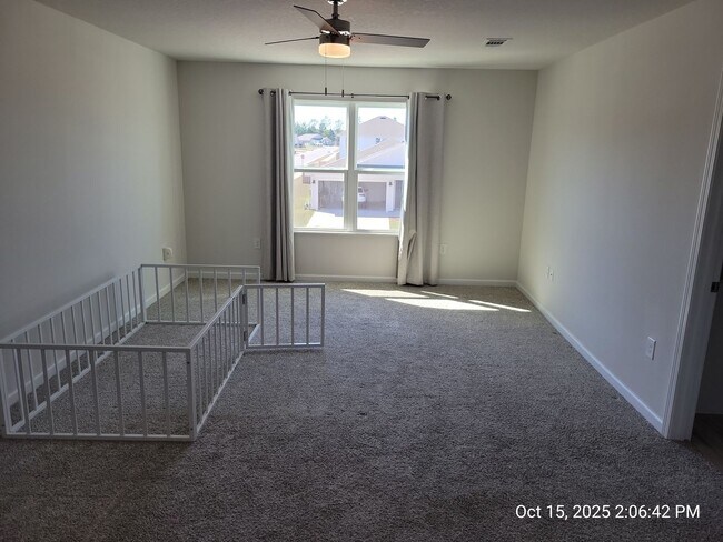 Building Photo - Large Family Home in Central Crestview