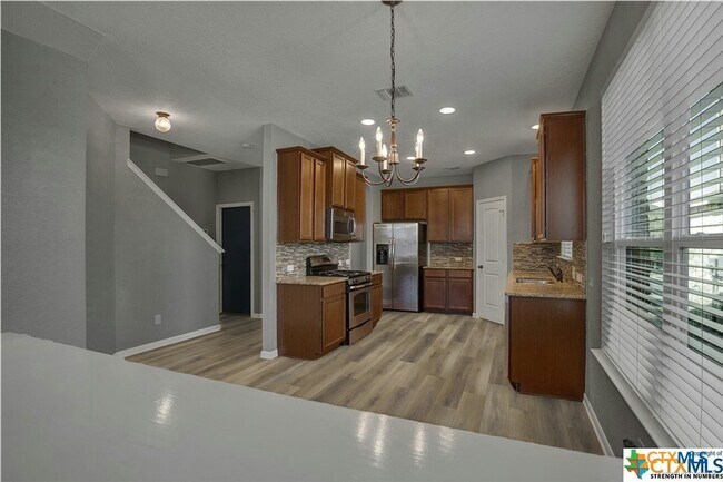 Building Photo - 240 Oak Creek Way