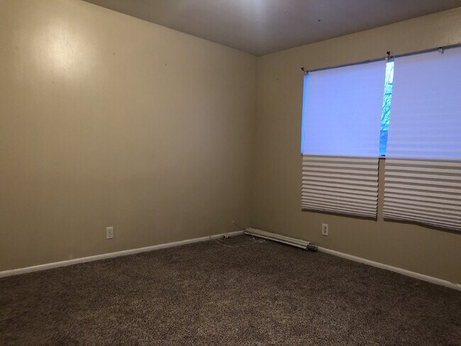 Building Photo - "Charming 1-Bedroom apartment with Spacious Layout in the Heart of Salt Lake City!"