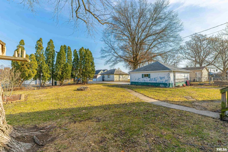 Building Photo - 130 5th St