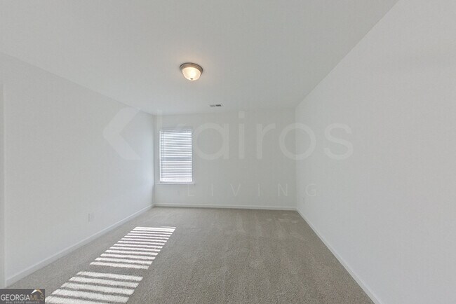 Building Photo - 100 English Oak Ln