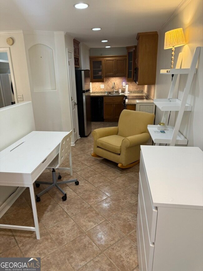 Building Photo - 655 E Campus Rd