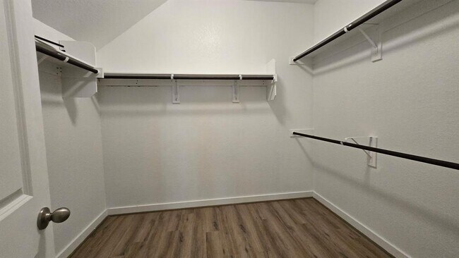 Building Photo - 602 Pearly Eye Dr