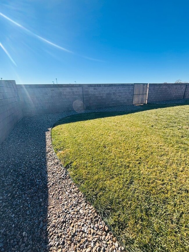 Building Photo - 517 Almond Tree Ln