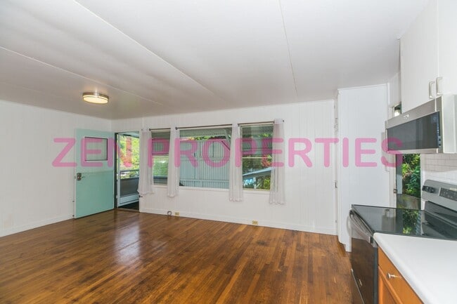 Building Photo - 1555 Moani St