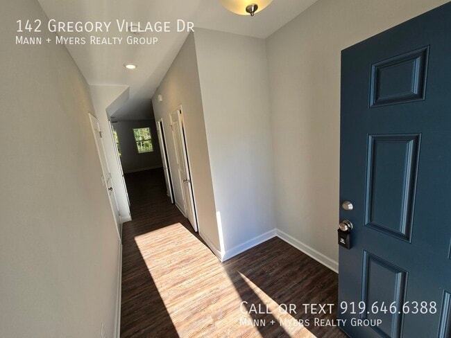 Building Photo - 142 Gregory Vlg Dr