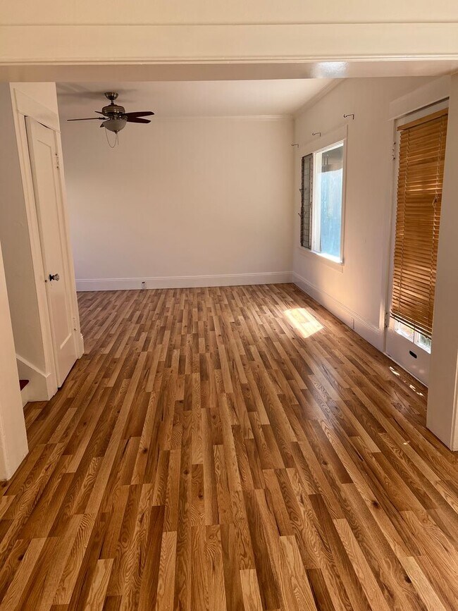 Building Photo - Oceanview Two Bedroom Apartment with Laund...