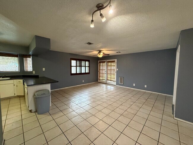 Building Photo - 1356 S 41st Ave