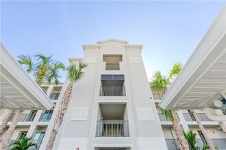 Building Photo - 15285 Green Acre Avenue Unit 418