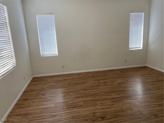 Building Photo - 10555 Lessona St