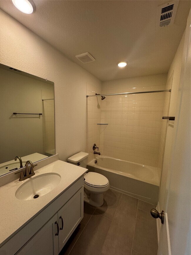 Building Photo - 23642 Red Rowan Ln