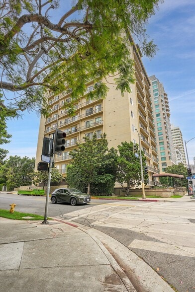 Building Photo - 10747 Wilshire Blvd