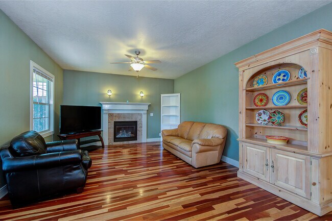 Building Photo - Beautiful Home In Hidden Springs