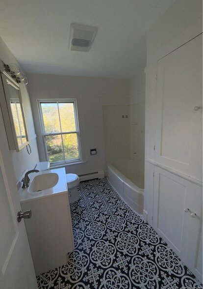 Building Photo - 227 Railroad St