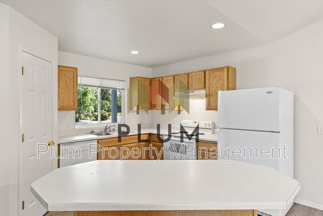 Building Photo - 5449 Golf Dr