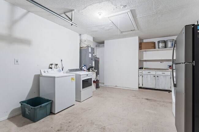 Building Photo - Charming 3-Bedroom Home with 2 Full Baths ...