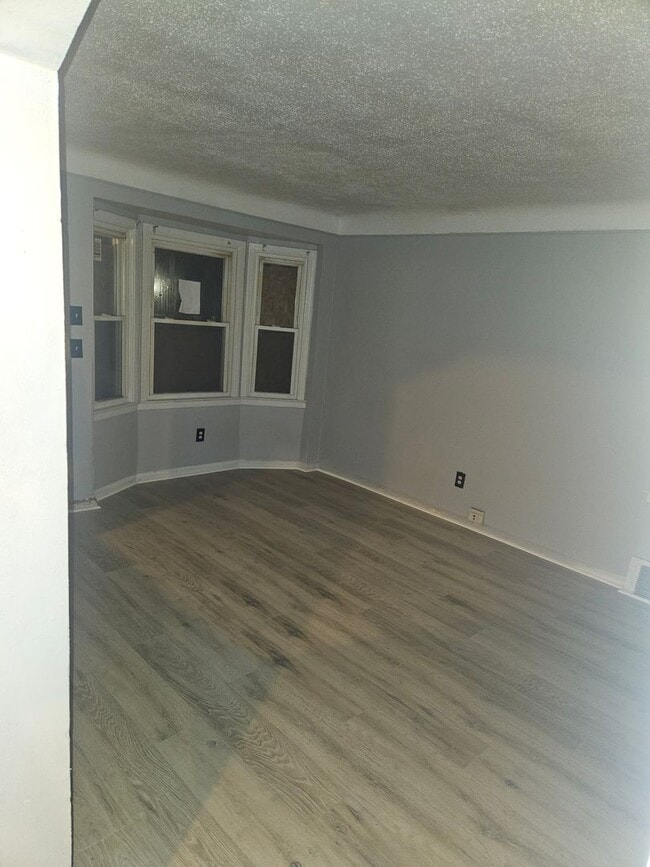 Building Photo - 3 Bedroom 1 Bath Ranch