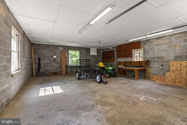 Building Photo - 124 Winding Creek Rd