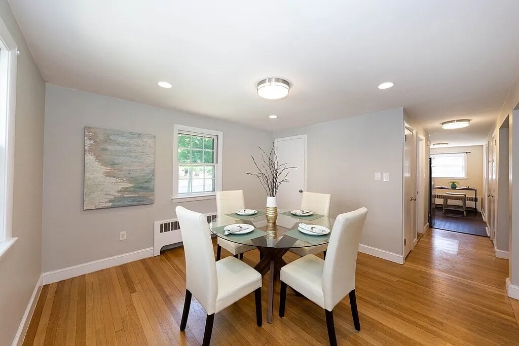 dining area 1 - 353 Washington St