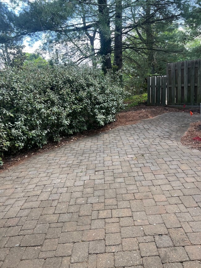 Building Photo - 5016 Bartholomew's Ln