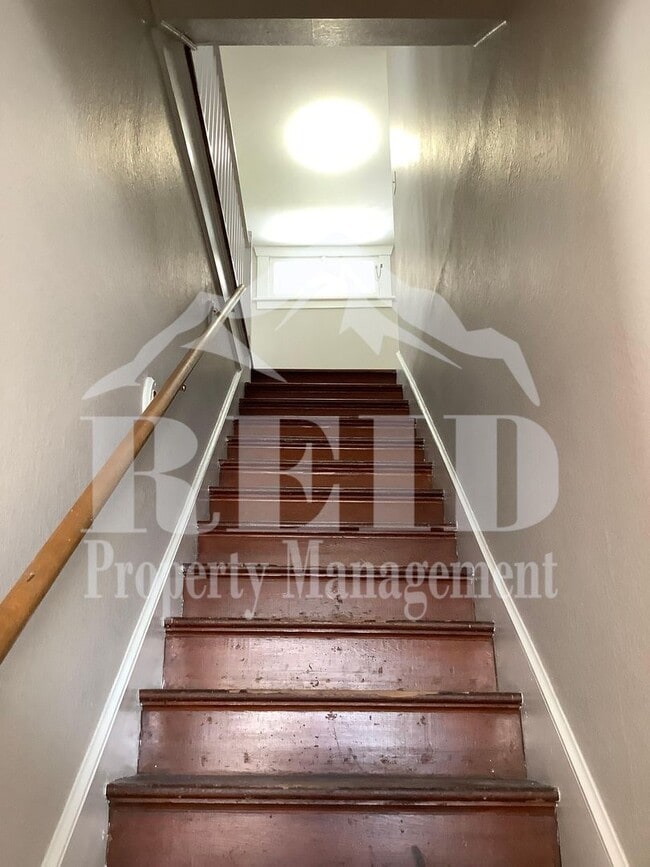 Building Photo - Large home/3bed 3 bath with bonus/office room just outside of PSNS and close to Bremerton Ferry