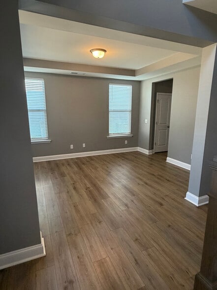 Building Photo - 1553 Cedar Tree Dr