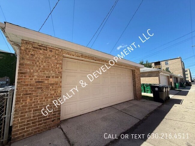 Building Photo - 2131 Grove Ave