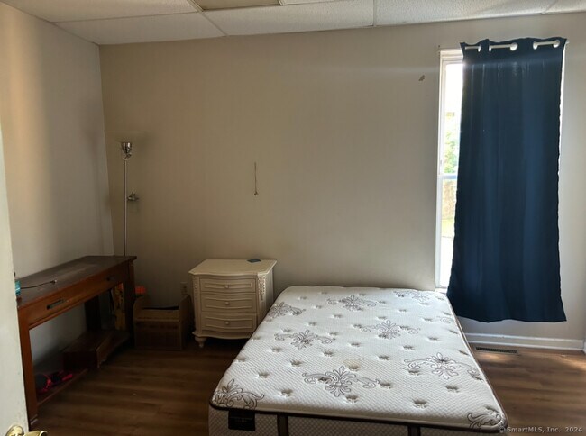 Building Photo - 19 S High St