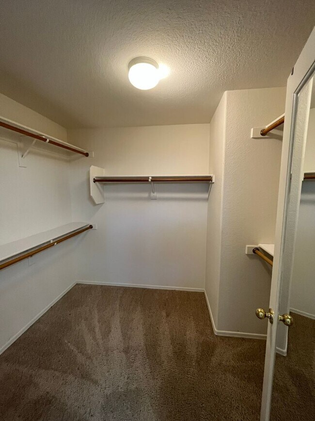 Building Photo - 4 Bedroom Home in Lantana Village Near E Ocotillo Rd. and S McQueen Rd!