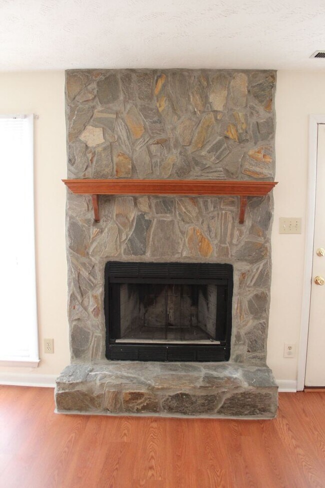 Building Photo - Newton Place