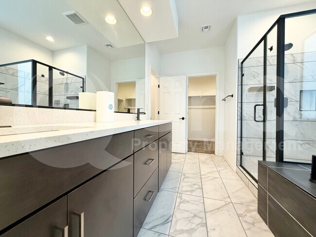 Building Photo - 9030 S 67th Dr