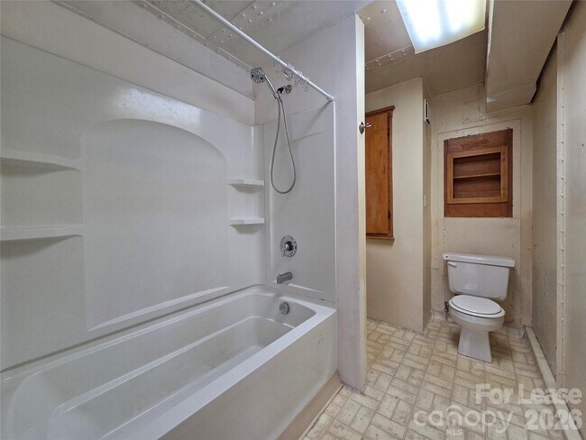 Building Photo - 203 W Liberty St