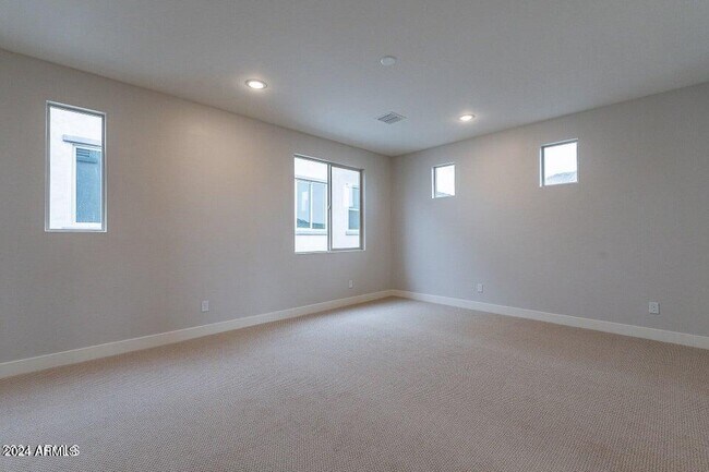 Building Photo - 21390 W Meadowbrook Ave
