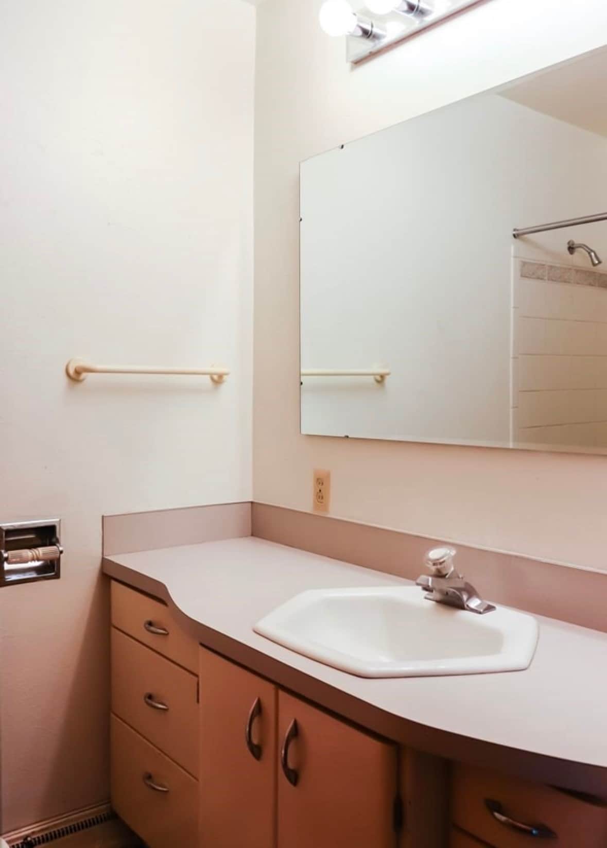 Building Photo - 1310 NE Williams St