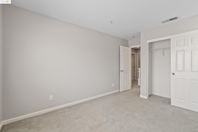 Building Photo - 271 Washington Dr