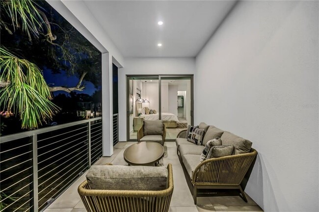 Building Photo - 2065 Goldenrod St