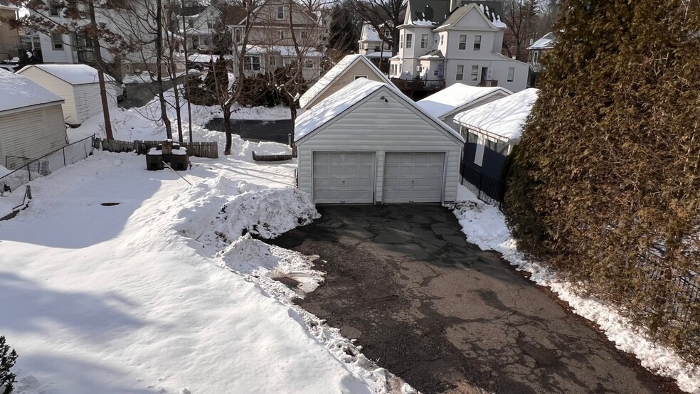 Building Photo - 86 N Walnut St