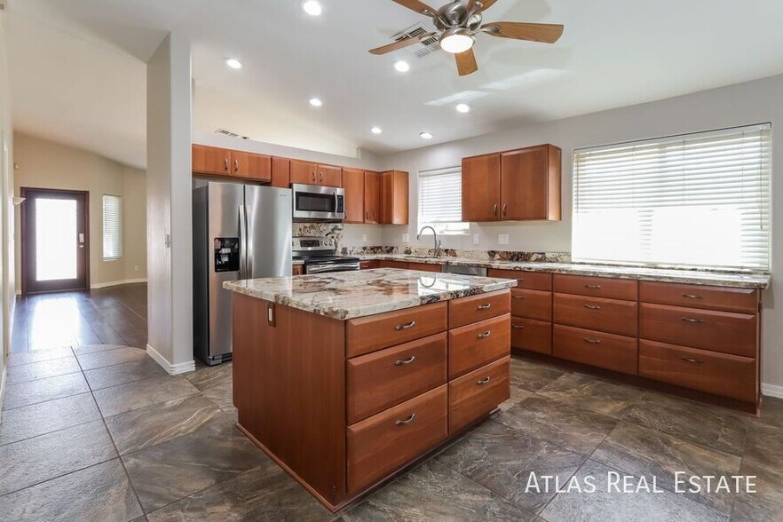 Building Photo - 2498 E Stone Stable Dr
