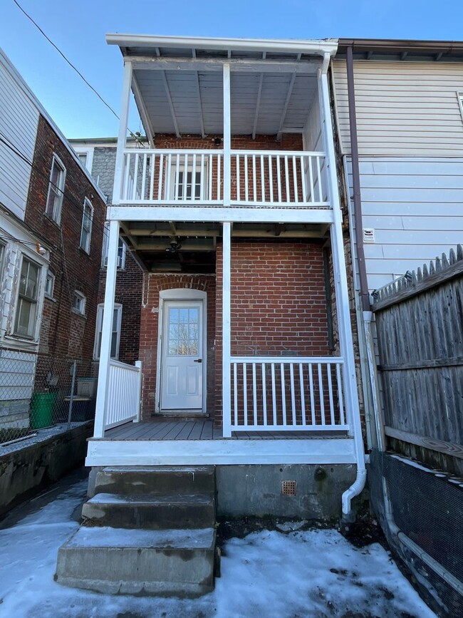 Building Photo - Completely renovated Allentown home offering the feel of brand-new construction