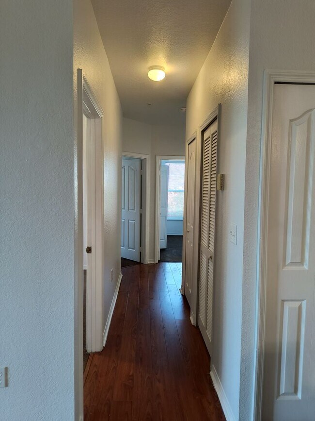 Building Photo - FREE RENT!!! Spacious condo in Gated Legacy Dunes